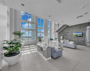 1900 N Bayshore Drive - Photo Thumbnail 13