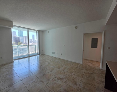 1900 N Bayshore Drive - Photo Thumbnail 31