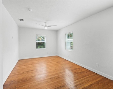 305 Ne 14th Avenue - Photo Thumbnail 5