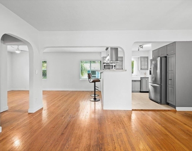 305 Ne 14th Avenue - Photo Thumbnail 4