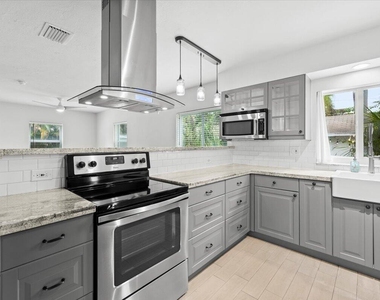 305 Ne 14th Avenue - Photo Thumbnail 9