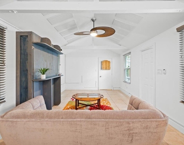 305 Ne 14th Avenue - Photo Thumbnail 21