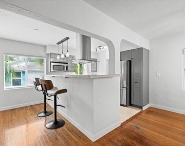 305 Ne 14th Avenue - Photo Thumbnail 7