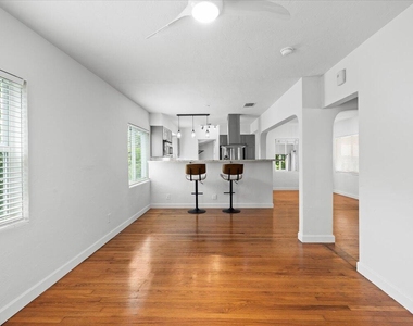 305 Ne 14th Avenue - Photo Thumbnail 6