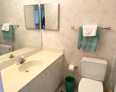 3008 Fairway Drive N - Photo Thumbnail 9