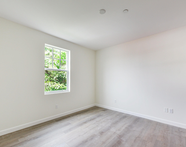 129 S K Street - Photo Thumbnail 26
