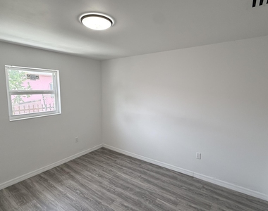 1063 Nw 108th Terrace - Photo Thumbnail 15
