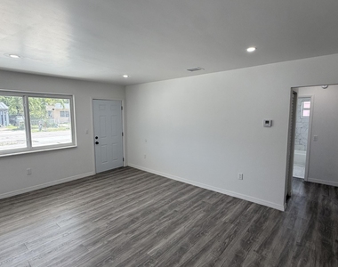 1063 Nw 108th Terrace - Photo Thumbnail 3