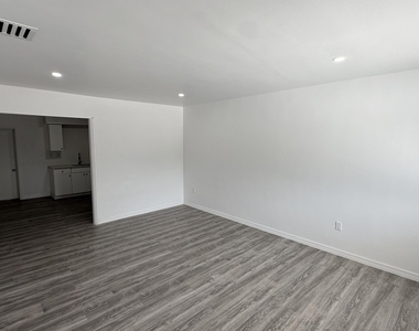 1063 Nw 108th Terrace - Photo Thumbnail 2