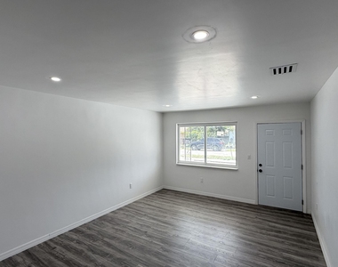 1063 Nw 108th Terrace - Photo Thumbnail 5