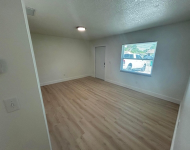 2149 Sibley Avenue - Photo Thumbnail 3