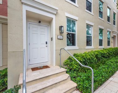 636 Fern Street - Photo Thumbnail 2