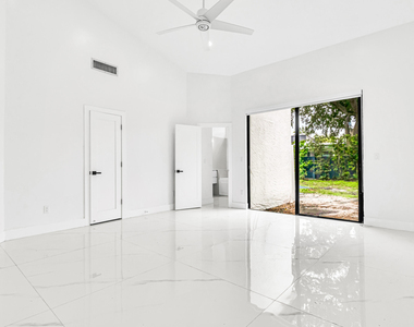 5740 Sw 33rd Terrace - Photo Thumbnail 6