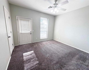 10000 Shadowview Drive - Photo Thumbnail 13