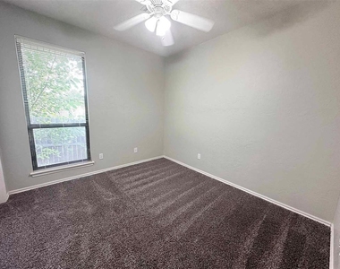 10000 Shadowview Drive - Photo Thumbnail 9