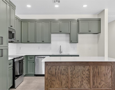 8754 Patriot Drive - Photo Thumbnail 11