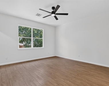 8756 Patriot Drive - Photo Thumbnail 18