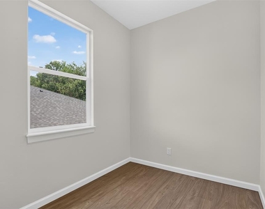 8756 Patriot Drive - Photo Thumbnail 32