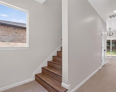 8756 Patriot Drive - Photo Thumbnail 17