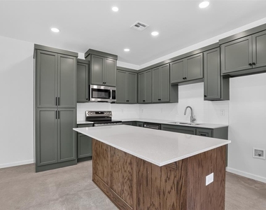8756 Patriot Drive - Photo Thumbnail 8