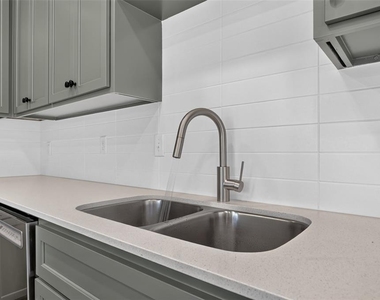 8756 Patriot Drive - Photo Thumbnail 10