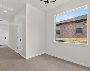 8756 Patriot Drive - Photo Thumbnail 7