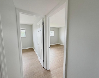 1501 Crescent Circle - Photo Thumbnail 12
