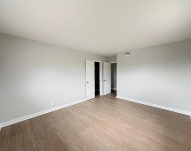 1501 Crescent Circle - Photo Thumbnail 10