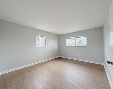 1501 Crescent Circle - Photo Thumbnail 11
