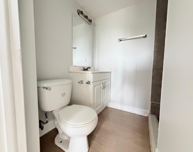 1501 Crescent Circle - Photo Thumbnail 4