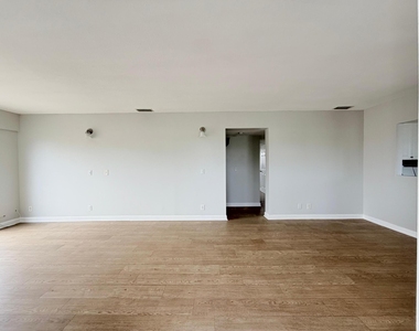 1501 Crescent Circle - Photo Thumbnail 7