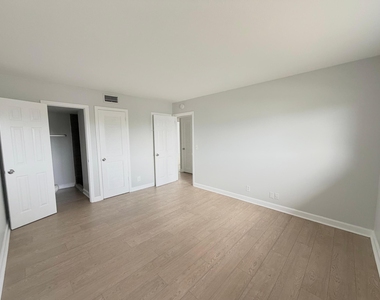 1501 Crescent Circle - Photo Thumbnail 16