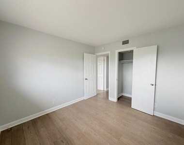 1501 Crescent Circle - Photo Thumbnail 14