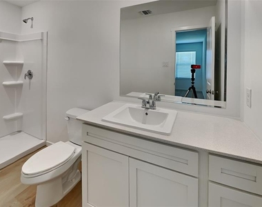 1925 Honey Locust Drive - Photo Thumbnail 7