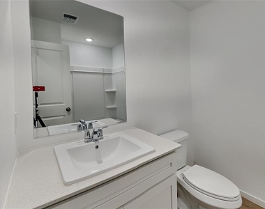 1925 Honey Locust Drive - Photo Thumbnail 11