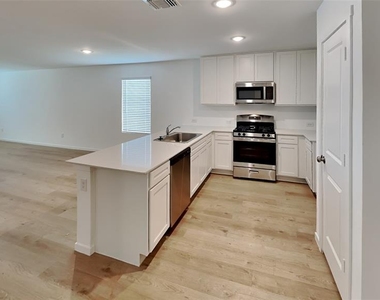 1925 Honey Locust Drive - Photo Thumbnail 5