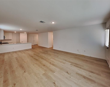 1925 Honey Locust Drive - Photo Thumbnail 2