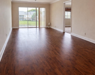 2837 N Course Drive - Photo Thumbnail 4