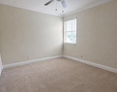 2837 N Course Drive - Photo Thumbnail 10