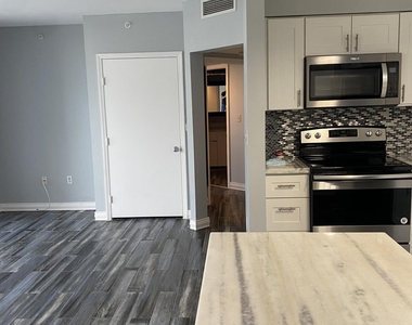 1330 West Avenue - Photo Thumbnail 5