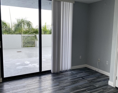1330 West Avenue - Photo Thumbnail 3