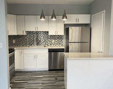 1330 West Avenue - Photo Thumbnail 4