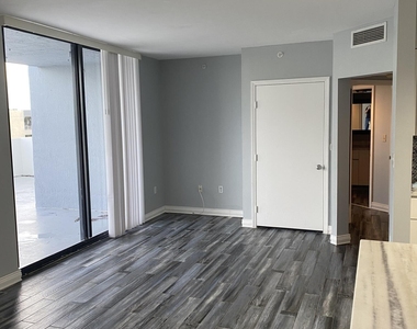 1330 West Avenue - Photo Thumbnail 2