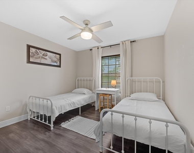 4221 Bluff Harbor Way - Photo Thumbnail 22