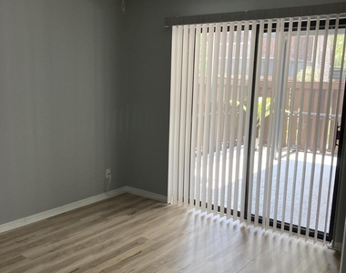 303 Se Castle Court Se - Photo Thumbnail 3