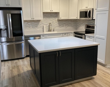 303 Se Castle Court Se - Photo Thumbnail 1