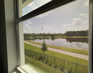 4402 Longwood Lake Square - Photo Thumbnail 9