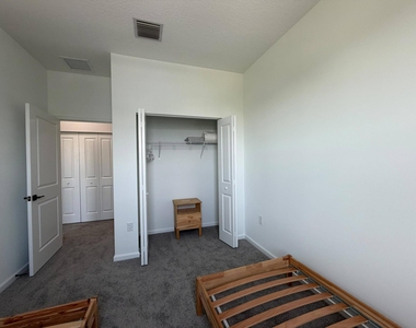 4402 Longwood Lake Square - Photo Thumbnail 30