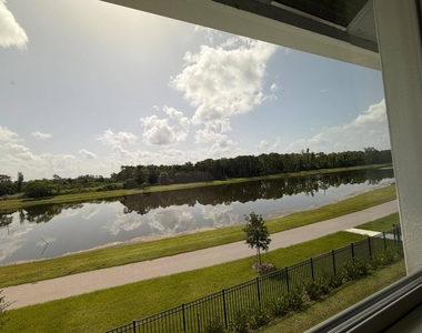 4402 Longwood Lake Square - Photo Thumbnail 8