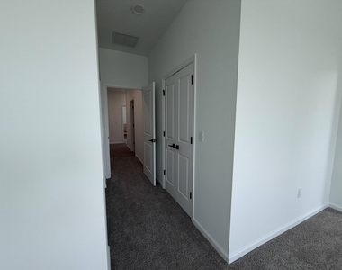 4402 Longwood Lake Square - Photo Thumbnail 13